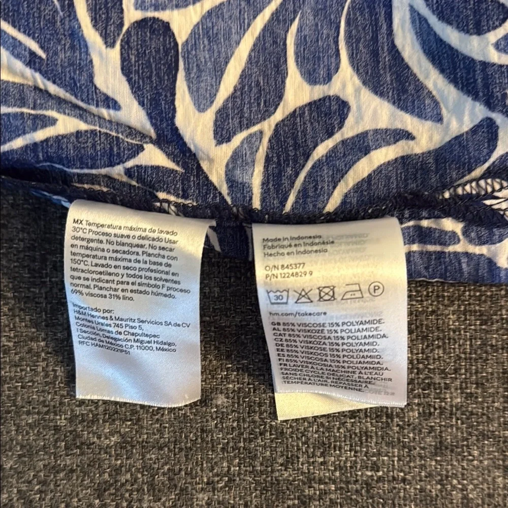 H&M Blue and White Patterned Women's Top - Picture 7 of 9